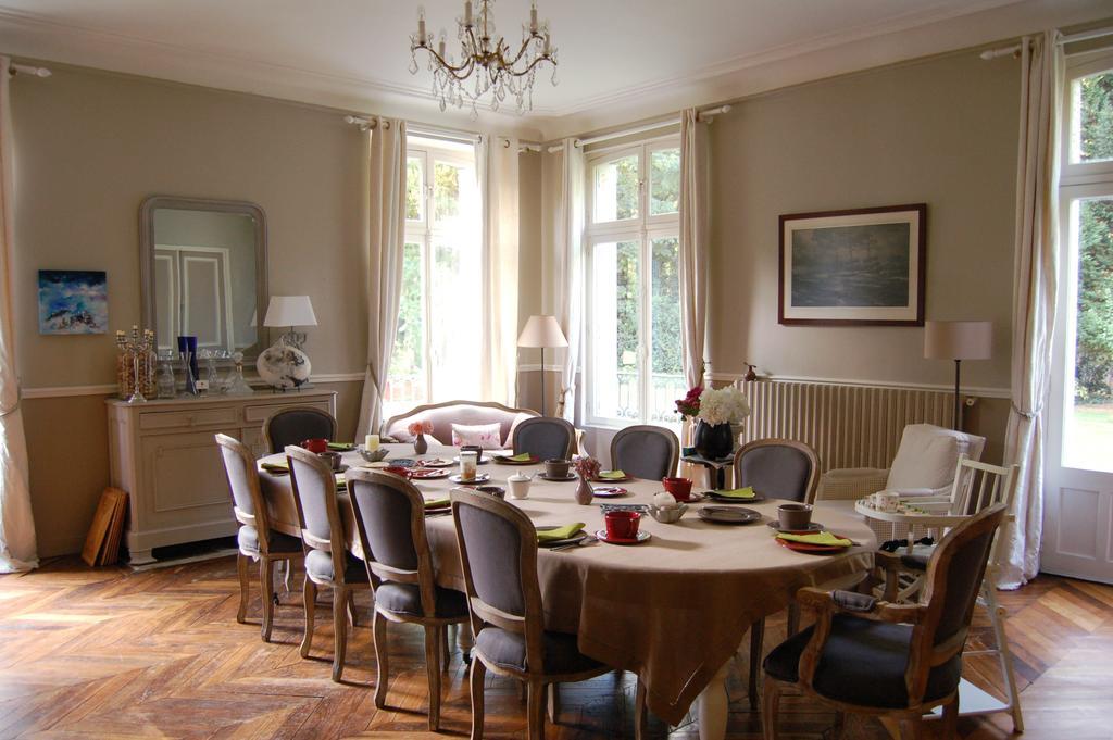 Le Manoir Du Menillet Bed & Breakfast Bornel Екстериор снимка
